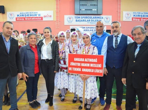 Okulumuzun Halk Oyunları Trabzon Ekibi Grup Birincisi Olmuştur.